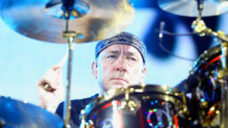 Vuonna 2020 menehtyneestä Rush-rumpalilegenda Neil Peartista ilmestyy dokumentti – katso traileri
