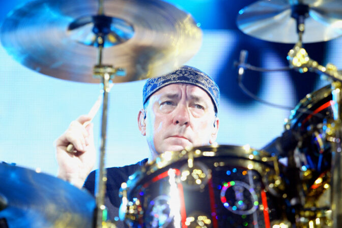 Vuonna 2020 menehtyneestä Rush-rumpalilegenda Neil Peartista ilmestyy dokumentti – katso traileri